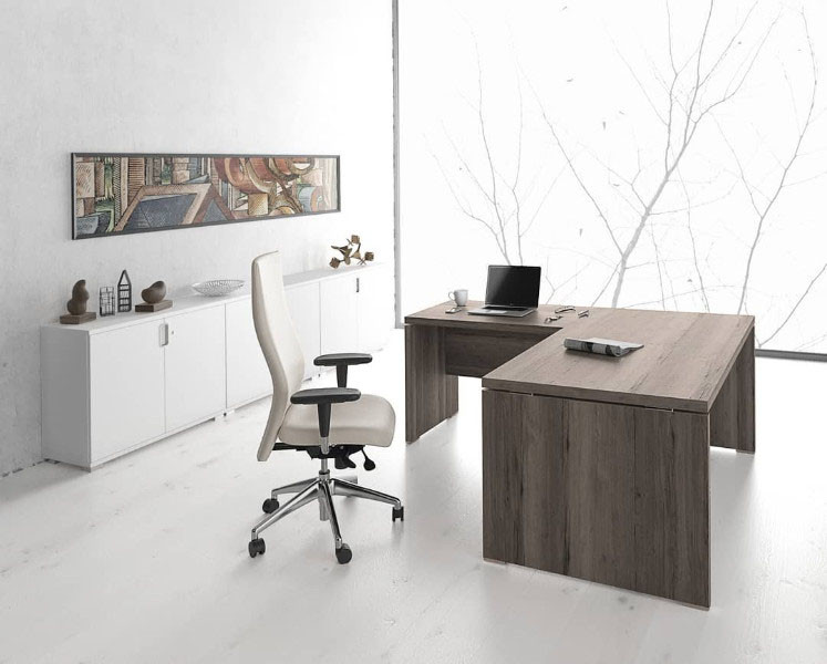 Bureau 140x80 cm en Chêne clair avec pieds en métal