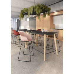 Tabouret en polypropylène pieds noirs Wendy