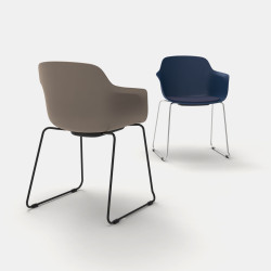 Chaise d'accueil en polypropylène pieds noirs Wendy