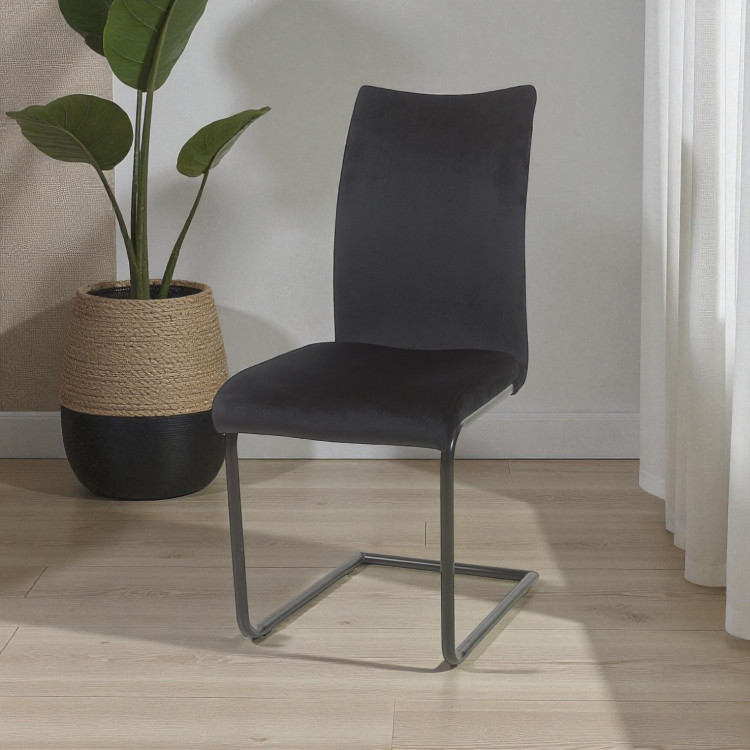 Chaises de salle à manger modernes en velours noir Jousia (lot de 2)