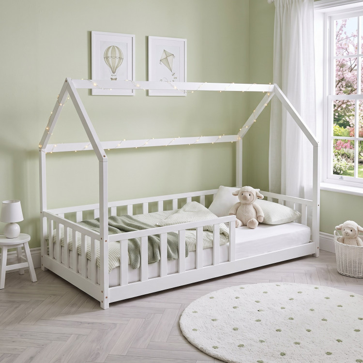 Lit cabane enfant épicéa massif blanc avec barrière Nichoir