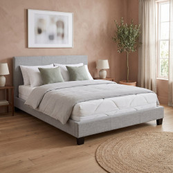 Lit en tissu gris clair avec tête de lit et sommier Feutrine