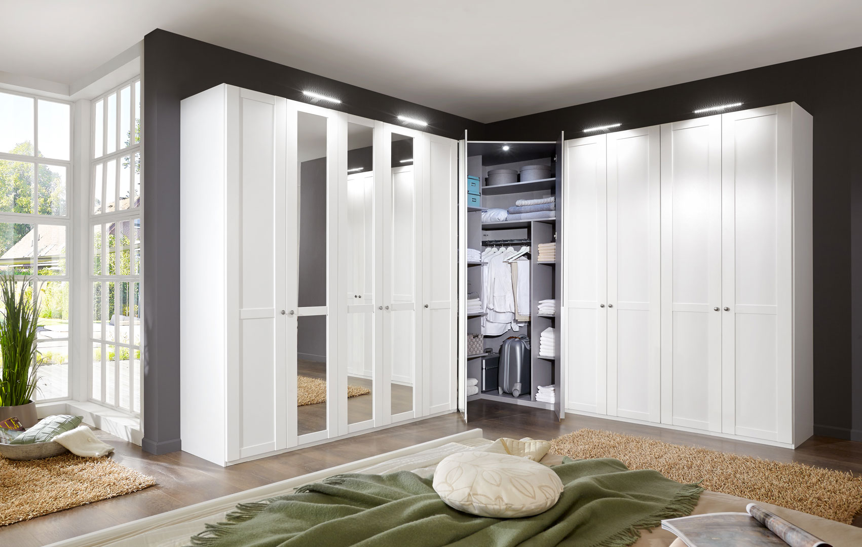 Armoire d'angle contemporaine avec miroir coloris blanc alpin