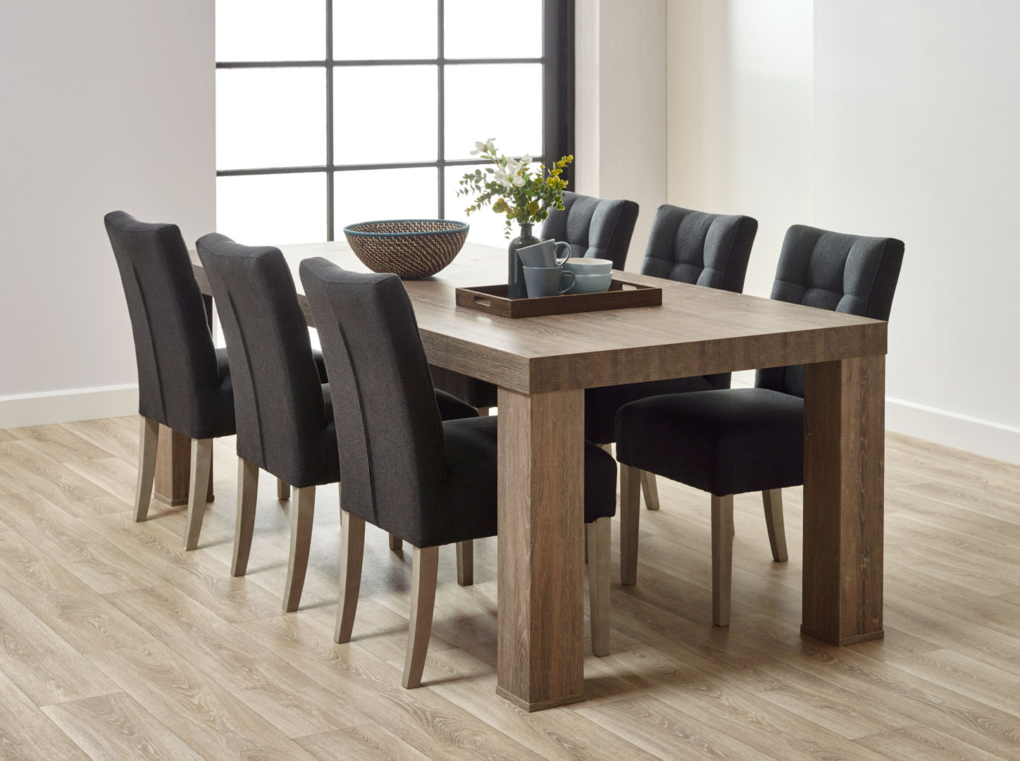 Table de salle à manger contemporaine coloris chêne brun Koxie I
