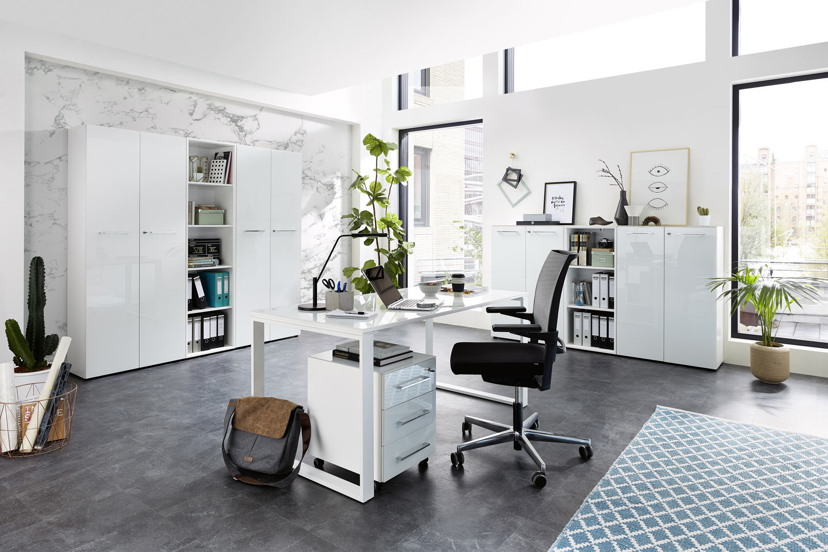 Bureau professionnel design contemporain, retour et caisson FIVE