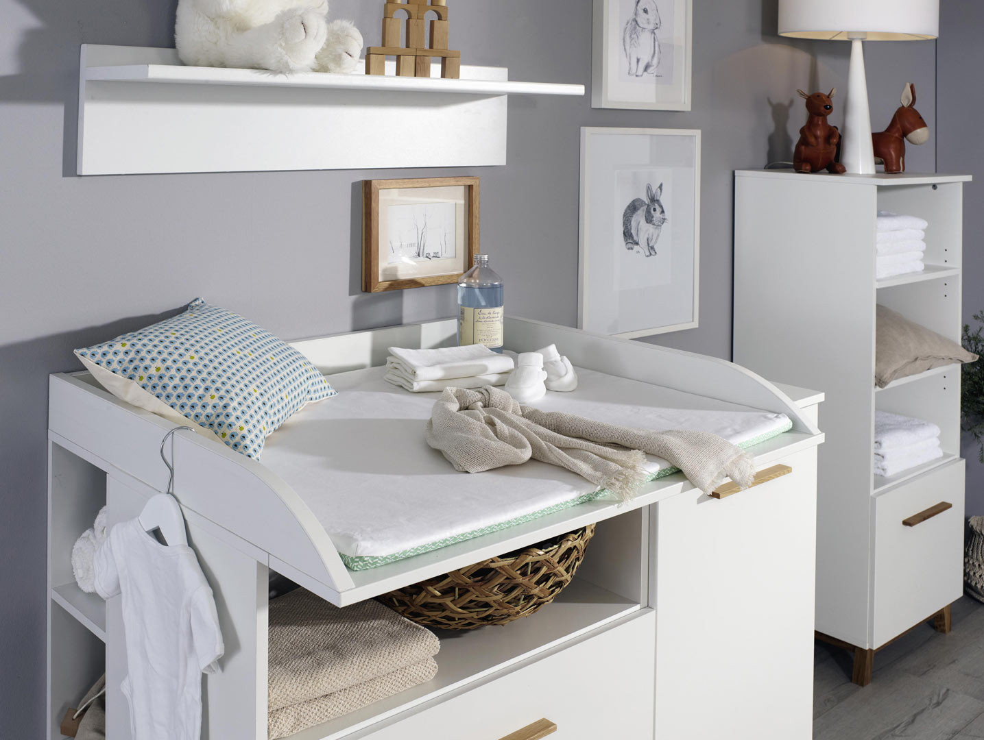 Commode bébé et enfant scandinave en bois blanc - Leander - Prairymood