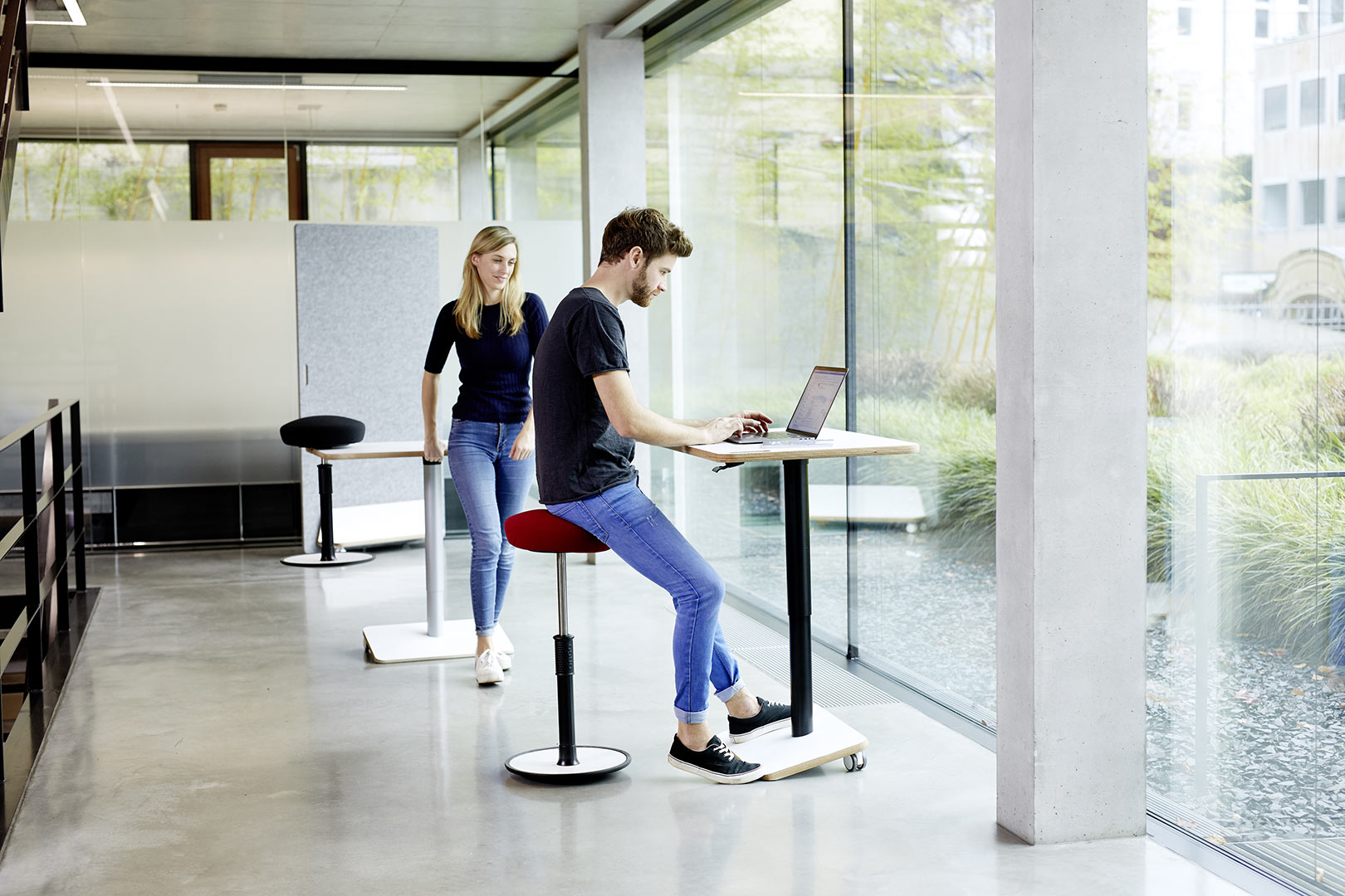 Table de Lit a Roulette,Bureau Debout Mobile réglable en Hauteur