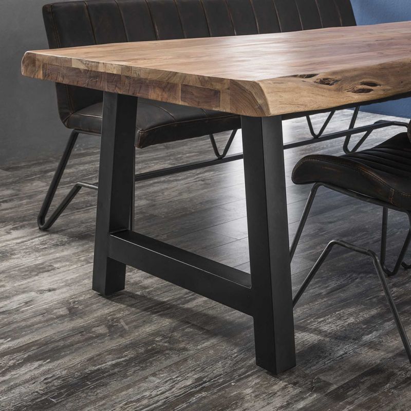 Table à manger industrielle en acacia et métal Alvaro | Matelpro
