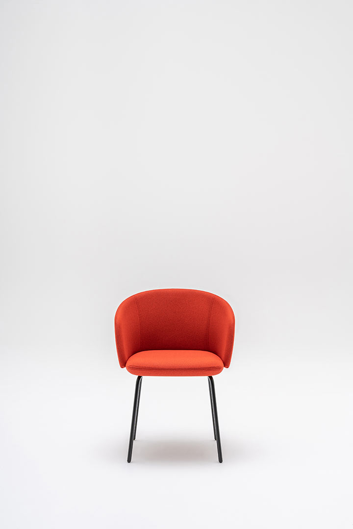 Chaise de réunion moderne piétement noir et assise en tissu recyclé rouge Albane