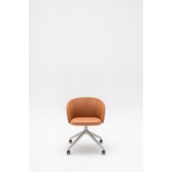 Chaise de réunion moderne piétement gris avec roulettes et assise en cuir marron clair Albane