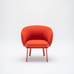 Fauteuil moderne piétement métal et assise en tissu rouges Antoine