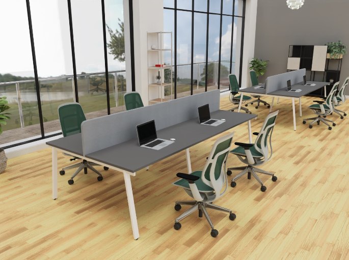Îlot de travail pour quatre collaborateurs dans une salle au parquet clair
