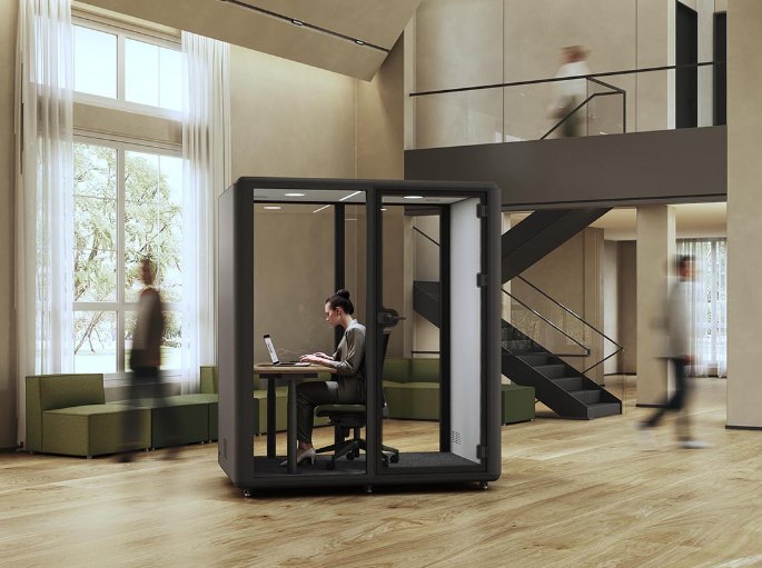 Box fermé vitré pour deux personnes installé dans un plateau de bureaux sous mezzanine