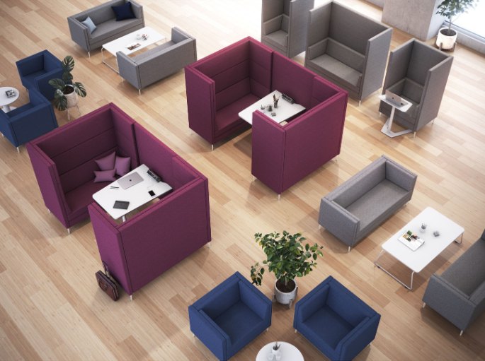 Espace détente vu du dessus avec assises à dossiers hauts et tapis absorbants