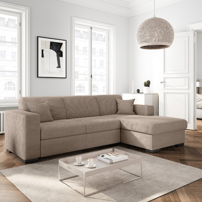 Assise en velours côtelé beige dans un séjour lumineux