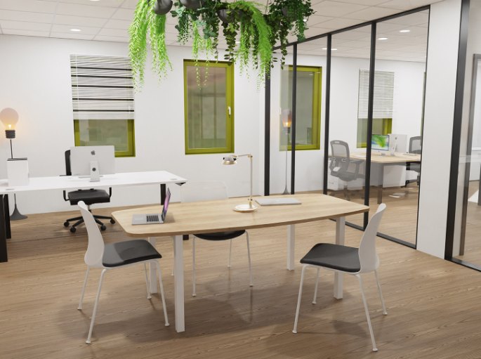 Bureau vitré avec plateau en bois clair et sièges pivotants gris montés sur roulettes