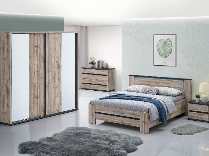 Espace nuit coordonné en bois clair avec penderie, lit et chevets