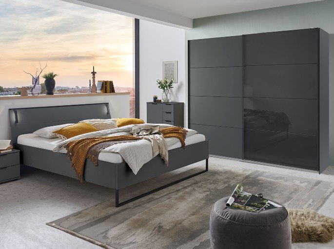 Espace nuit contemporain avec couchage double et penderie coulissante