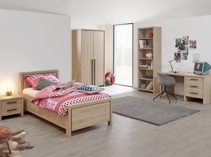 Coin de vie avec rangements bas accessibles aux enfants et sol clair