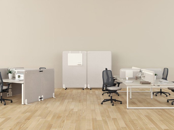 Panneaux mobiles délimitant une zone en retrait au milieu d'un plateau de travail