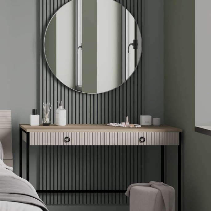 Table de maquillage grise surmontée d'un grand miroir circulaire fixé au mur