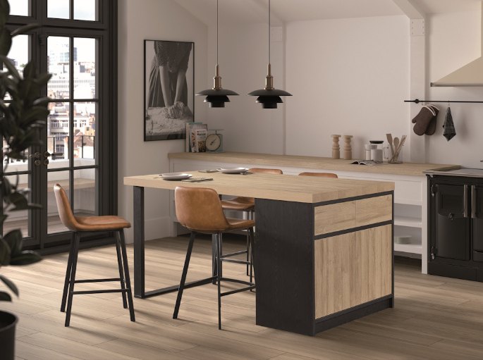 Espace de préparation central avec une table et des assises à côté