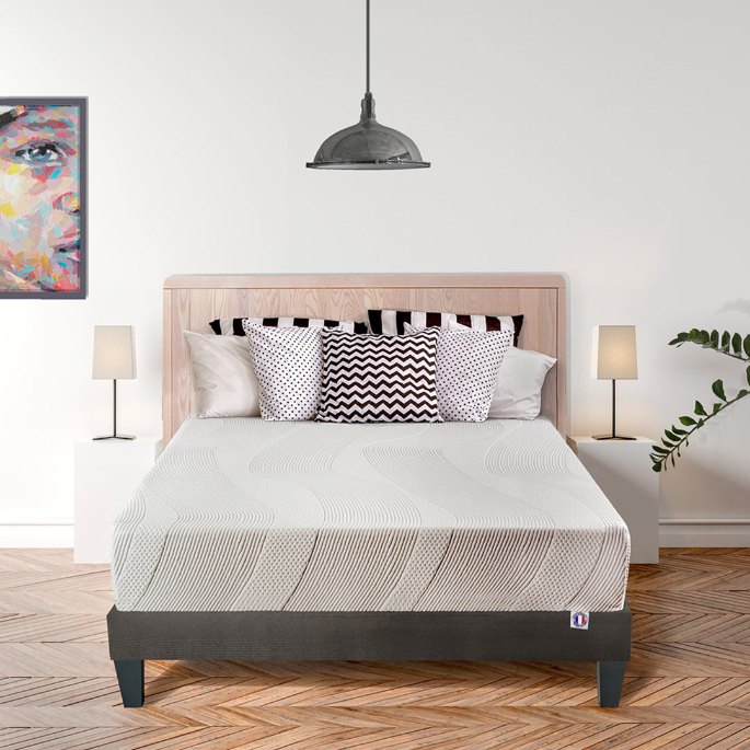 Surface de sommeil découverte le matin dans une chambre en cours d'aération