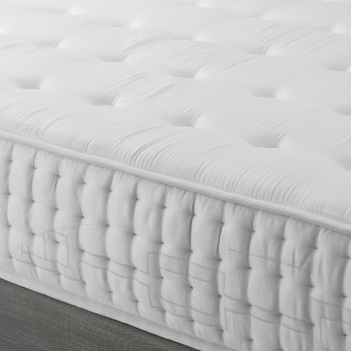 Piqûre de la housse et bord renforcé d'un couchage professionnel