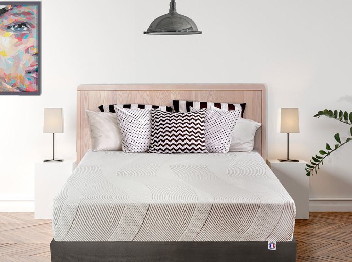Suspension moelleuse d'un couchage double dans une chambre au style graphique