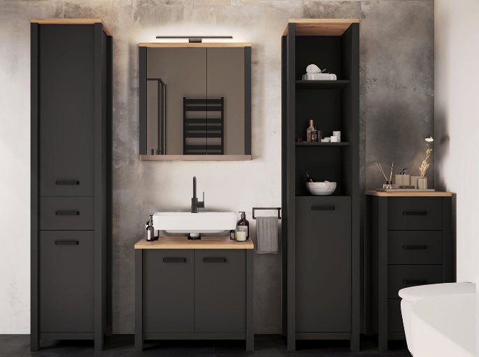 Espace de toilette anthracite avec plan bois et colonnes de rangement latérales