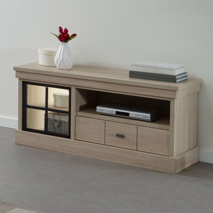 Petit banc de 115 cm installé dans un salon étroit