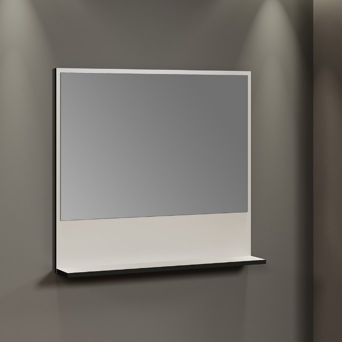 Grand format réfléchissant posé sur une tablette murale, ambiance beige