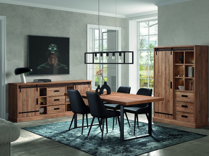 Buffet et vaisselier en bois massif dans une pièce à vivre