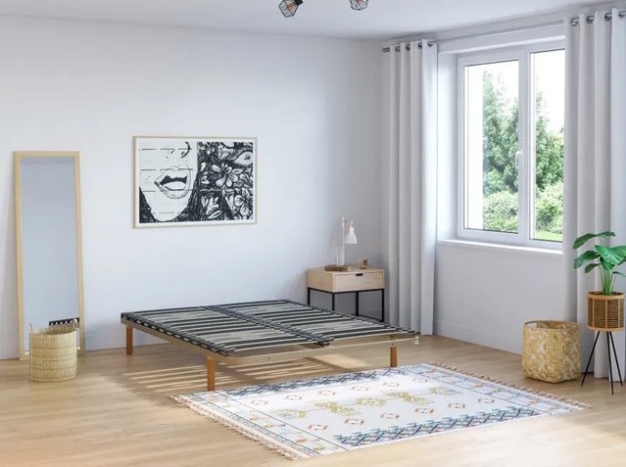 Plan de couchage bas en acier laqué dans une chambre claire à parquet chêne, pieds cylindriques