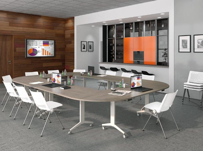 Plateau rabattable sur roulettes pour une salle à usage mixte
