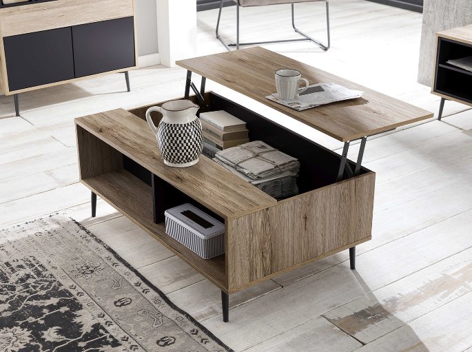 Salon sur parquet clair avec tapis graphique et banc TV en bois clair