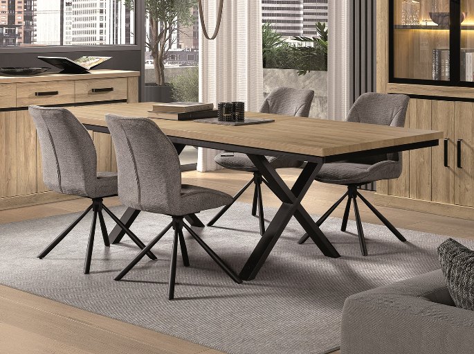 Plateau rectangulaire en chêne clair dressé pour six couverts
