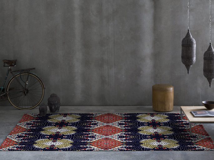 Tissage plat en coton multicolore posé devant un canapé