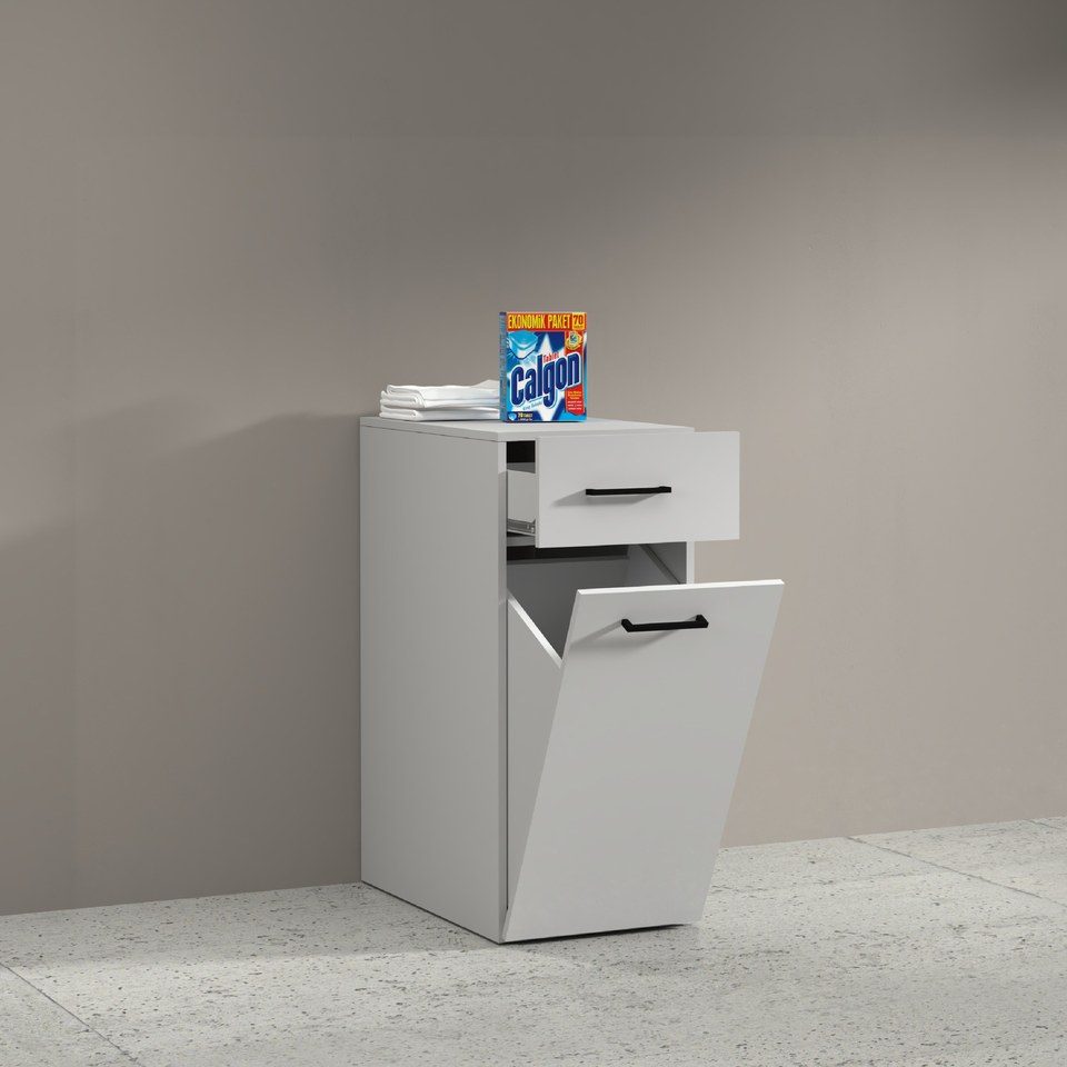 Le linge à laver, rangé près de la machine, coloris blanc mat
