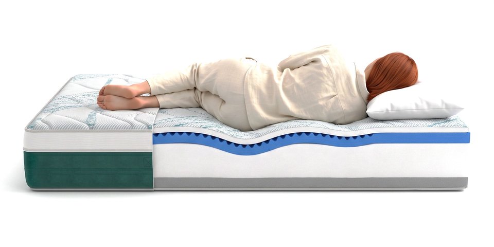 Coupe du matelas Clairière sous une dormeuse allongée sur le côté